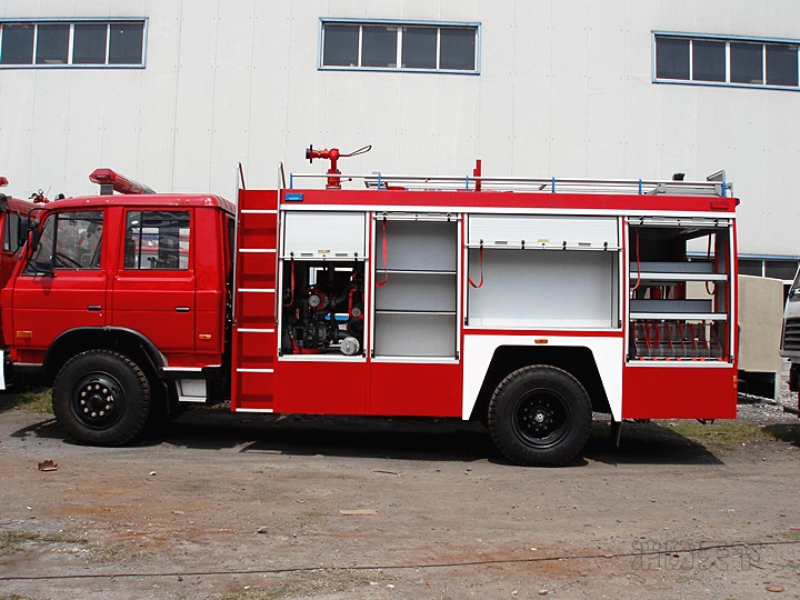 東風(fēng)消防車 7噸消防車 水罐消防車 國四消防車 東風(fēng)消防車 7噸消防車 水罐消防車 國四消防車